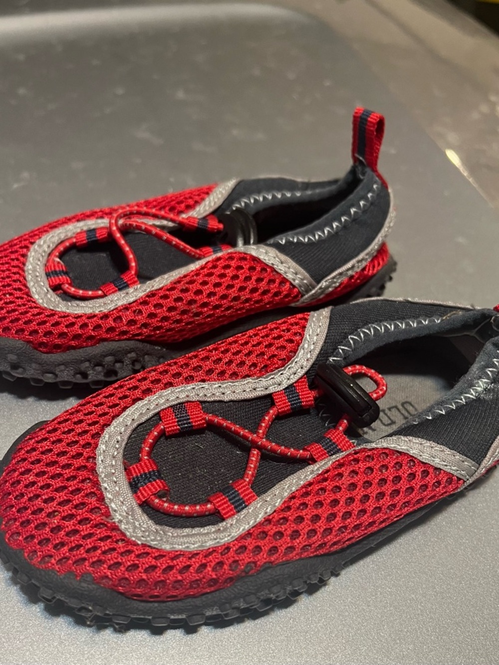 Old Navy Toddler size 6 Red Mesh Water Shoes - Slip-On Comfortable